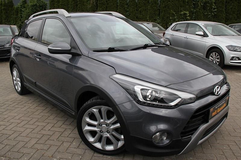 Grau Gebraucht 2016 Hyundai i20 Active Kleinwagen | 10.990 € (Etwas zu teuer) - Bild 1/4