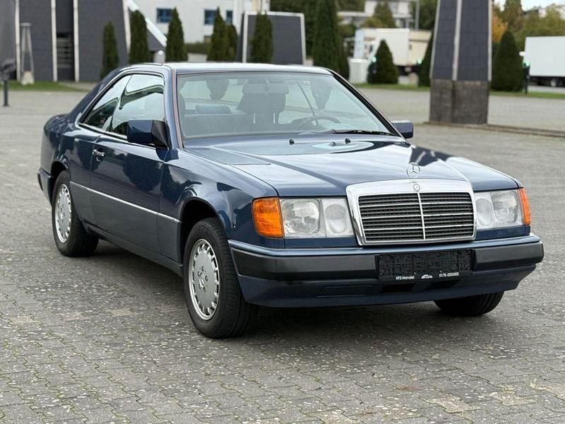 Gebraucht Mercedes E300 179 PS (131 kW) 1991 Blau Coupé