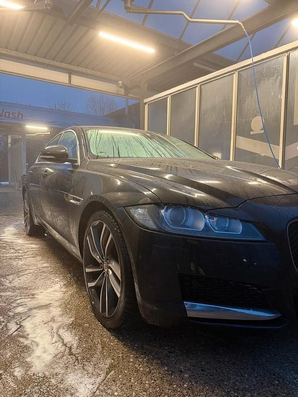 Gebraucht Jaguar XF 179 PS (131 kW) 2019 Schwarz Limousine