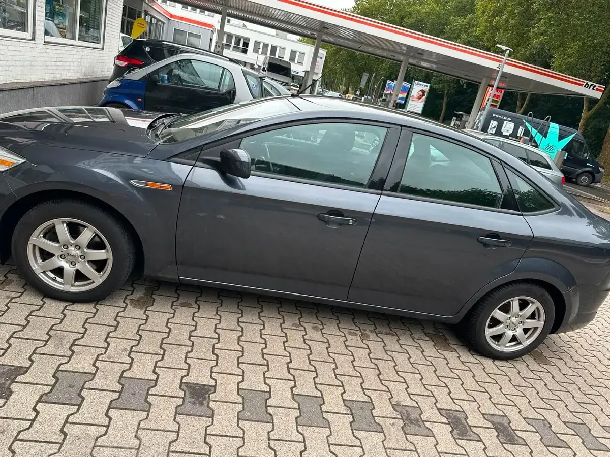 Gebraucht Ford Mondeo 122 PS (89 kW) 2008 Schwarz Limousine