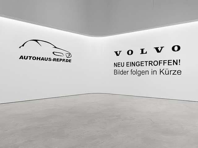 Thunder grey (metallic) Gebraucht 2022 Volvo XC40 Plus SUV | 36.900 € (Teuer) - Bild 1/1