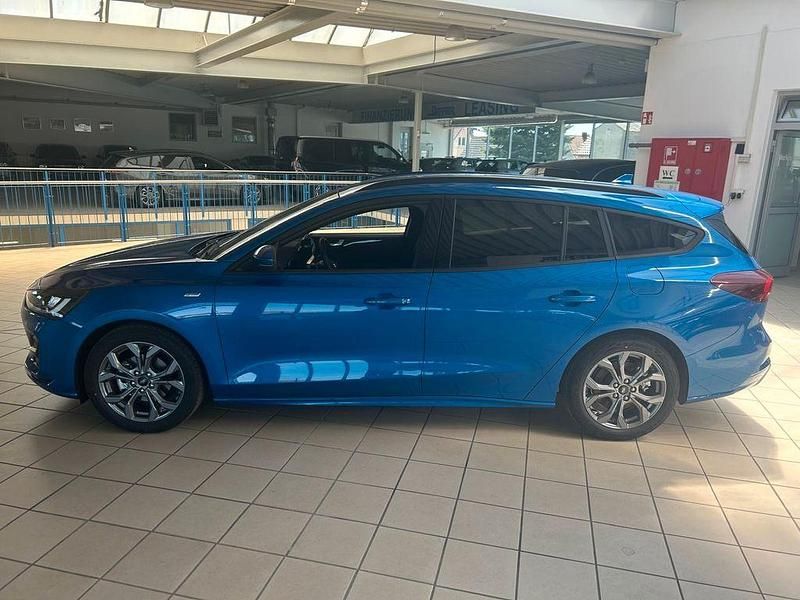 Gebraucht Ford Focus ST-Line X 155 PS (114 kW) 2024 Blau Limousine