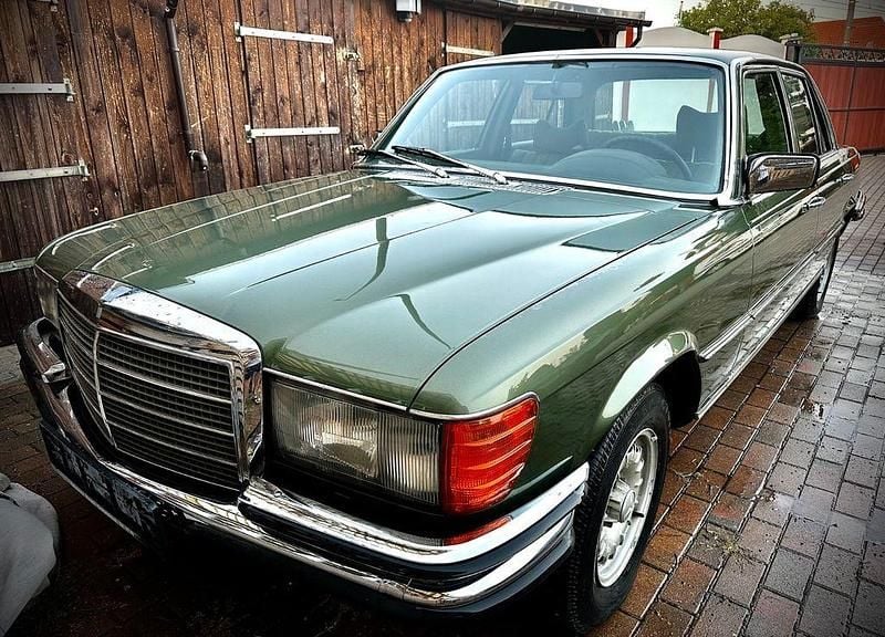 Grün Gebraucht 1977 Mercedes S280 Limousine | 10.500 € - Bild 1/4