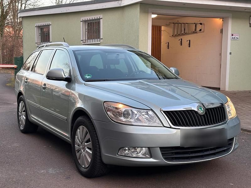 Gebraucht 2011 Skoda Octavia Ambiente Kombi | 4.200 € (Superpreis) - Bild 1/4
