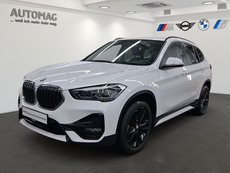 Alpinweiß uni Gebraucht 2022 BMW X1 Sport Line SUV | 25.480 € (Fairer Preis) - Bild 1/4