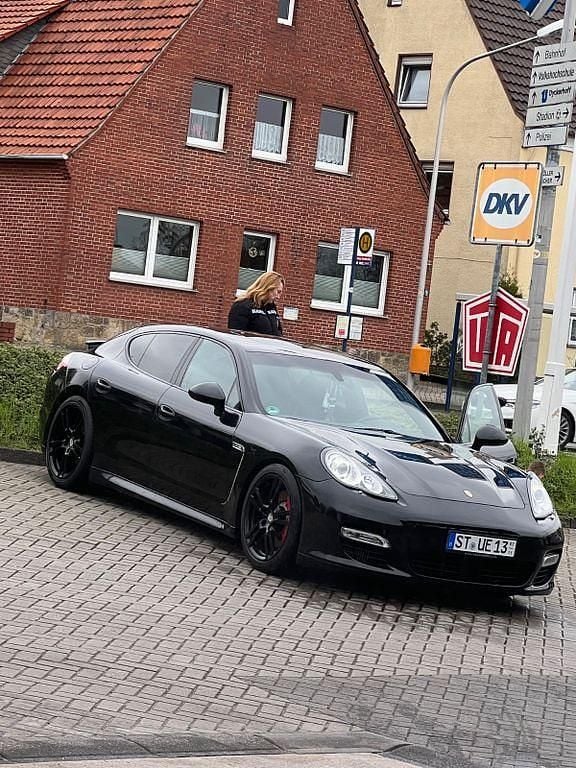 Schwarz Gebraucht 2010 Porsche Panamera Turbo Limousine | 27.300 € (Fairer Preis) - Bild 1/4