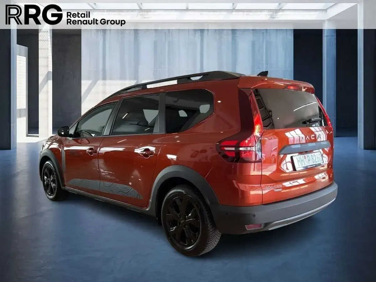 Gebraucht Dacia Jogger Extreme 141 PS (103 kW) 2025 Terracottabraun metallic Van / Kleinbus