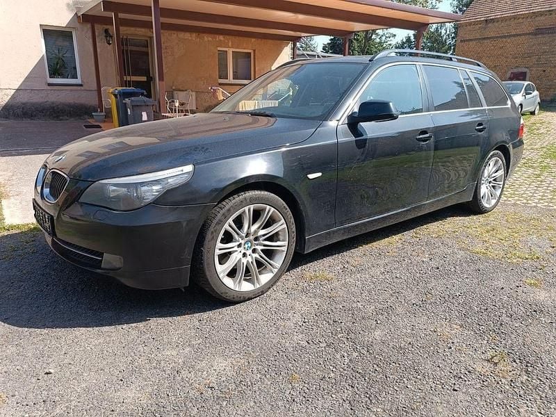 Schwarz Gebraucht 2009 BMW 525 Lifestyle Kombi | 4.999 € (Guter Preis) - Bild 1/4