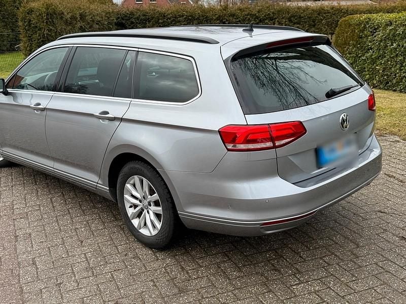 Gebraucht VW Passat 150 PS (110 kW) 2018 Silber Kombi