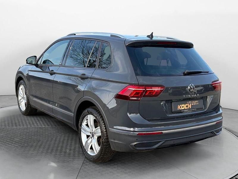 Gebraucht VW Tiguan Active 150 PS (110 kW) 2022 Uranograu SUV