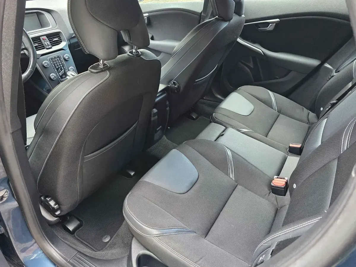 Gebraucht Volvo V40 Kinetic 152 PS (111 kW) 2017 Kleinwagen