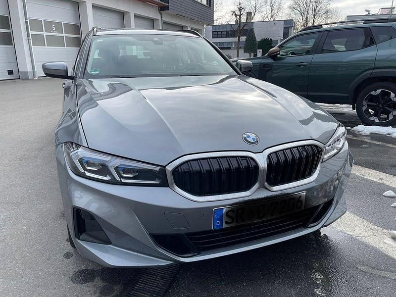 Gebraucht BMW 318 Shadowline 156 PS (114 kW) 2023 Grau Kombi