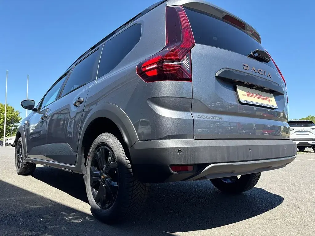 Gebraucht Dacia Jogger Extreme 110 PS (80 kW) 2025 Grau Van / Kleinbus