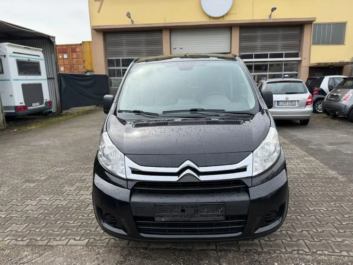 Käytetty Citroën Jumpy 128 HP (94 kW) 2017 Musta Tila-auto