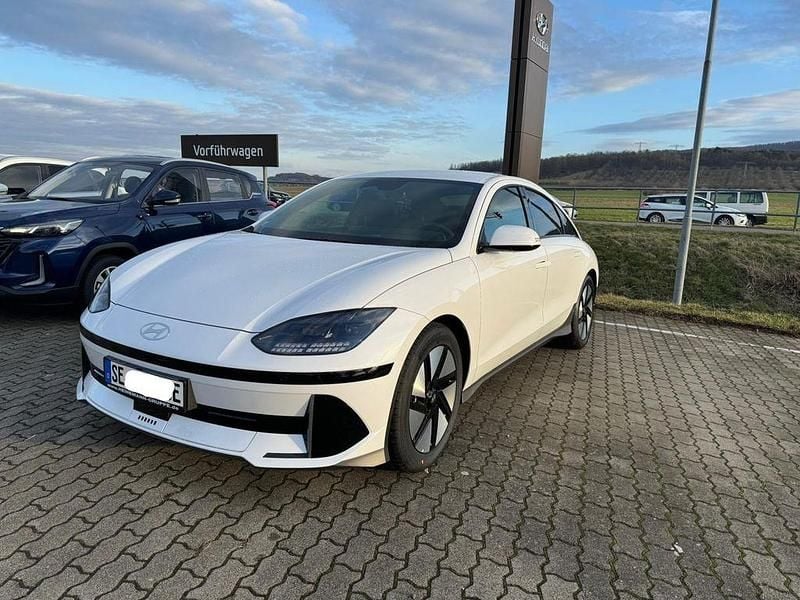 Weiß Gebraucht 2024 Hyundai Ioniq 6 Techniq Limousine | 29.999 € (Superpreis) - Bild 1/4