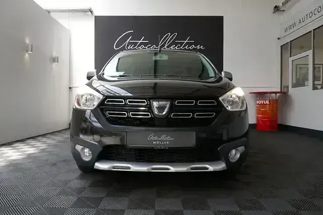 Gebraucht Dacia Lodgy Stepway 131 PS (96 kW) 2021 Schwarz Van / Kleinbus