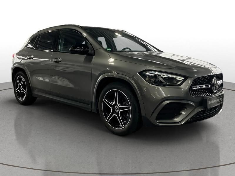 Gebraucht Mercedes GLA200 AMG line 163 PS (119 kW) 2025 Metalliclack mountaingrau SUV