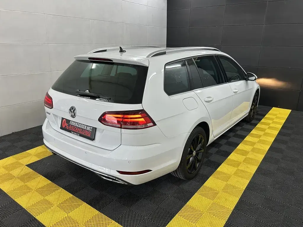 Gebraucht VW Golf VII Highline 150 PS (110 kW) 2019 Weiß Limousine
