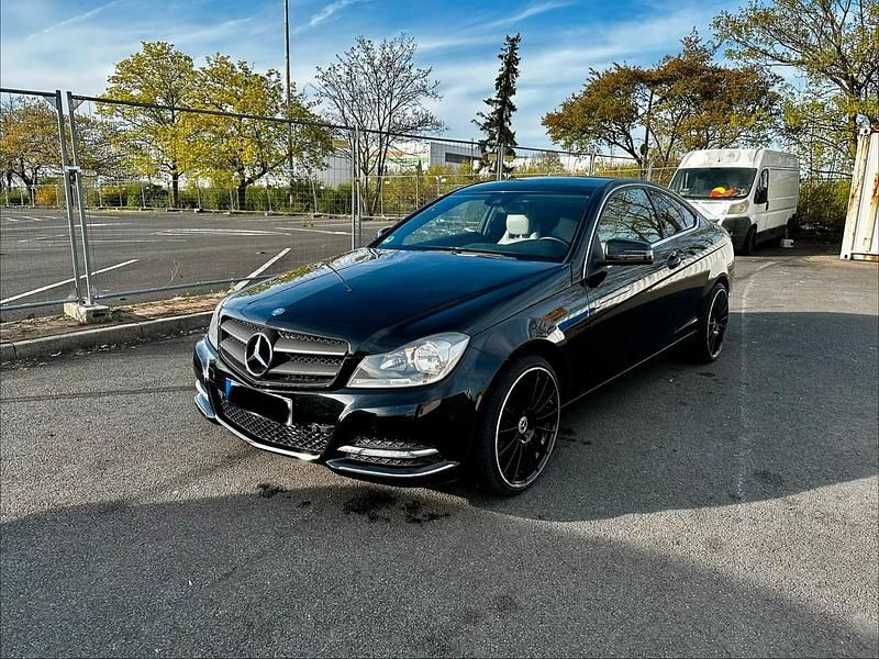 Gebraucht Mercedes C220 170 PS (125 kW) 2012 Schwarz Coupé