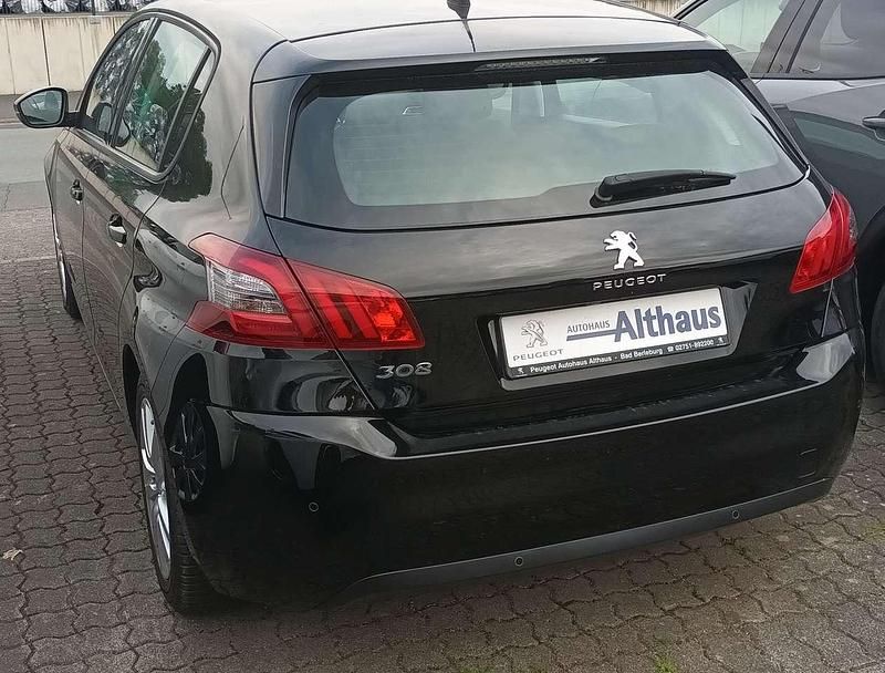 Gebraucht Peugeot 308 Active 131 PS (96 kW) 2019 Lackierung schwarz perla nera Kleinwagen