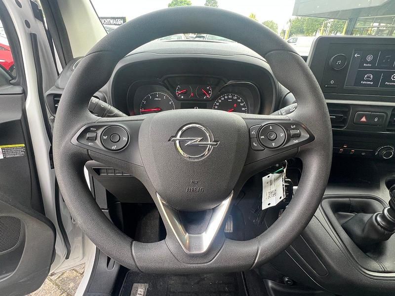 Używany Opel Combo Edition 102 KM (75 kW) 2024 Biały Minivan