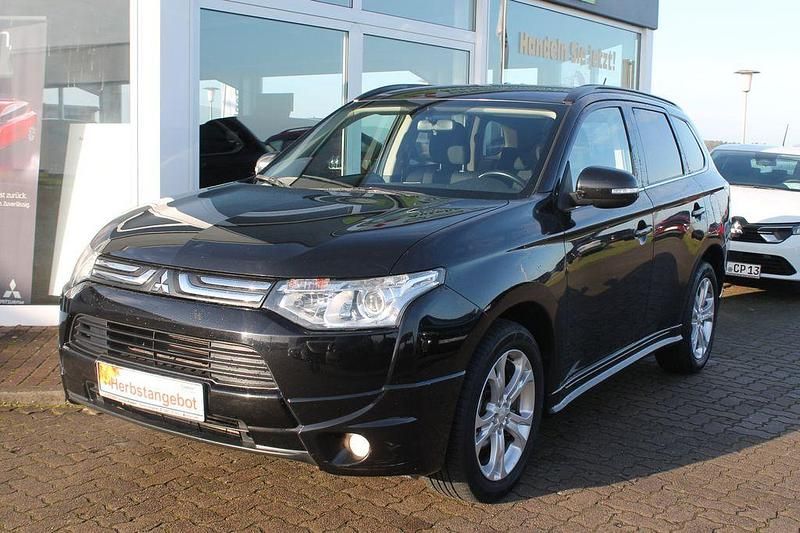 Schwarz Gebraucht 2013 Mitsubishi Outlander Intense SUV | 9.500 € (Fairer Preis) - Bild 1/4