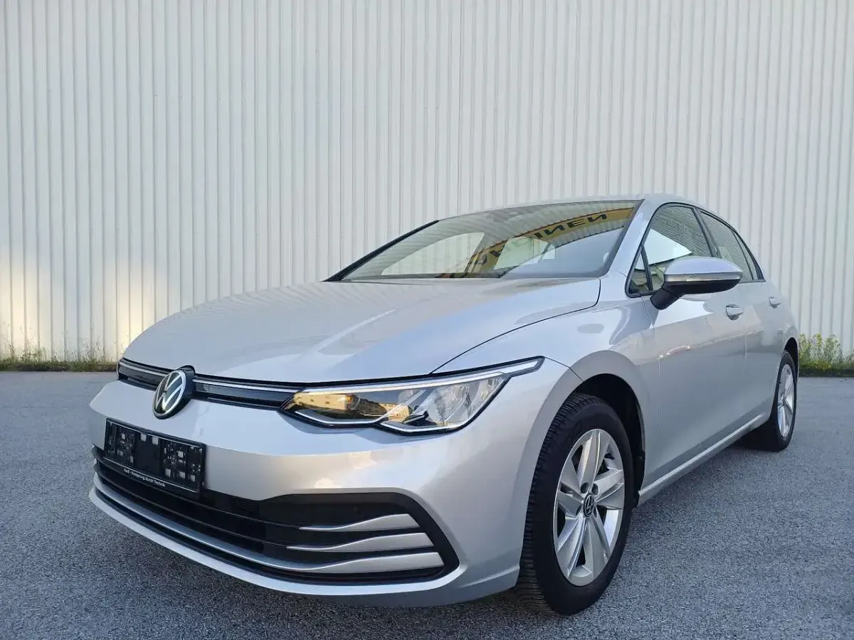 Gebraucht VW Golf VIII Life 131 PS (96 kW) 2020 Reflexsilber Limousine