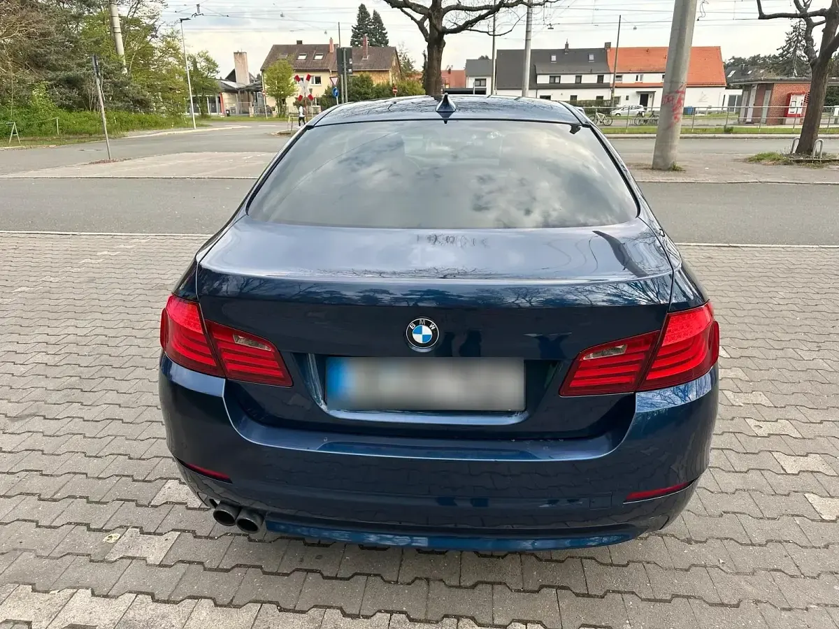 Second-hand BMW 520 184 CP (135 kW) 2011 Albastru Berlinǎ