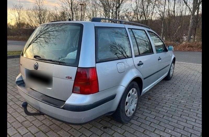 Second-hand VW Golf IV 101 CP (74 kW) 2001 Argintiu Break