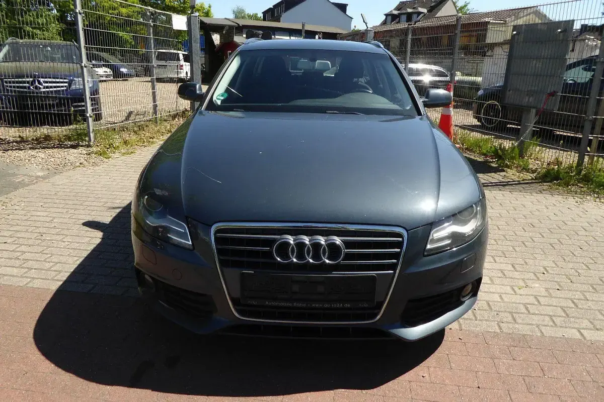 Używany Audi A4 Ambition 143 KM (105 kW) 2011 Szary Kombi
