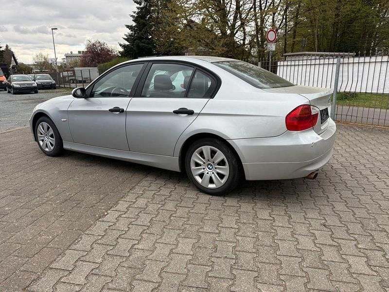 Gebraucht BMW 318 129 PS (94 kW) 2005 Silber Limousine
