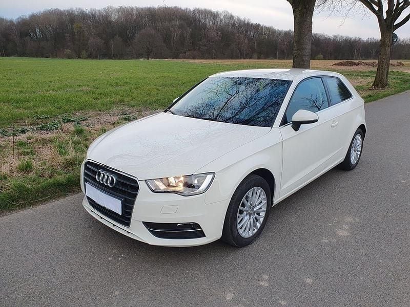 Gebraucht Audi A3 Ambiente 105 PS (77 kW) 2013 Weiß Limousine