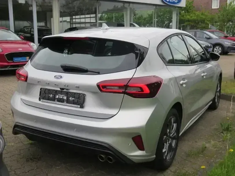 Gebraucht Ford Focus ST-Line 155 PS (114 kW) 2024 Silber Limousine