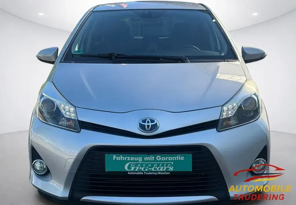 Gebraucht Toyota Yaris Hybrid Edition 101 PS (74 kW) 2014 Silber Limousine