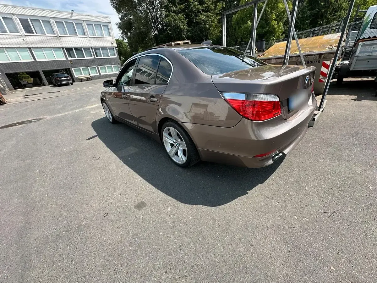 Gebraucht BMW 530 218 PS (160 kW) 2005 Braun Limousine