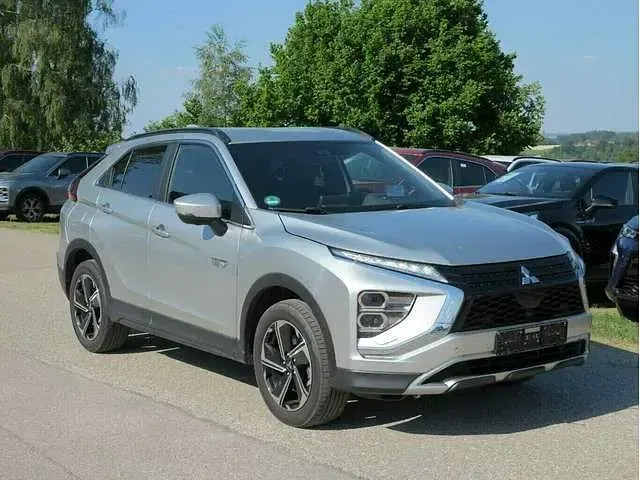 Gebraucht Mitsubishi Eclipse Cross Intro Edition 188 PS (138 kW) 2022 Silber SUV