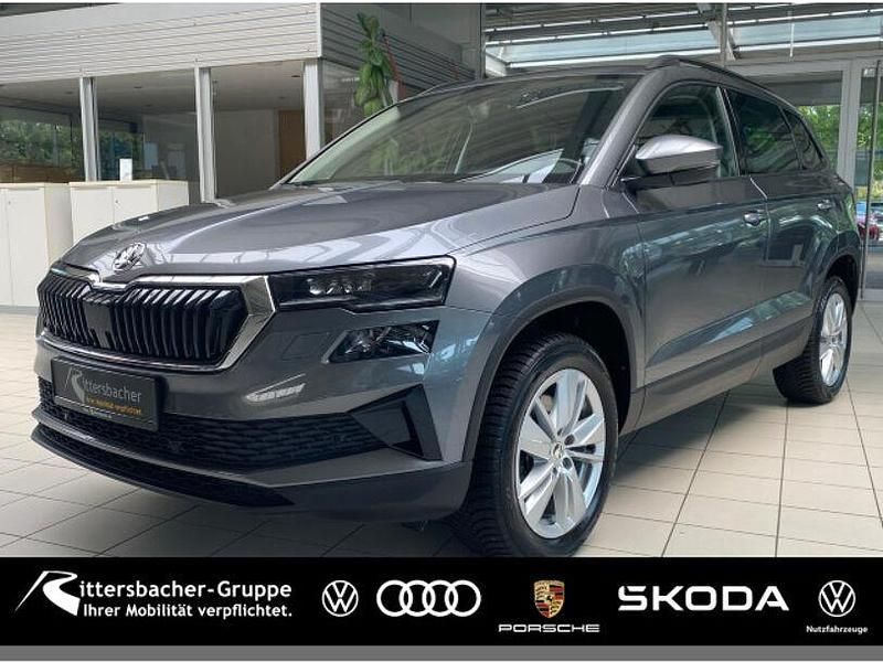 (graphitegrau metallic) Gebraucht 2024 Skoda Karoq Selection SUV | 30.990 € (Guter Preis) - Bild 1/4