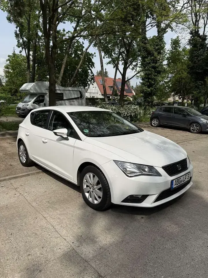 Używany Seat Leon Reference 90 KM (66 kW) 2015 Sedan/Limuzyna