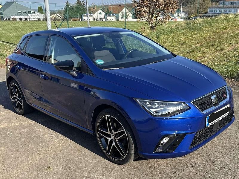 Blau Gebraucht 2018 Seat Ibiza Limousine | 13.000 € (Guter Preis) - Bild 1/4