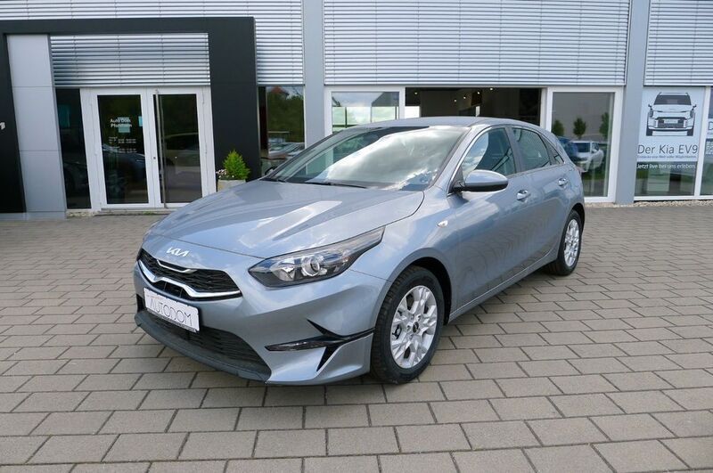 Gebraucht Kia Ceed Comfort 140 PS (102 kW) 2025 Silber Kleinwagen