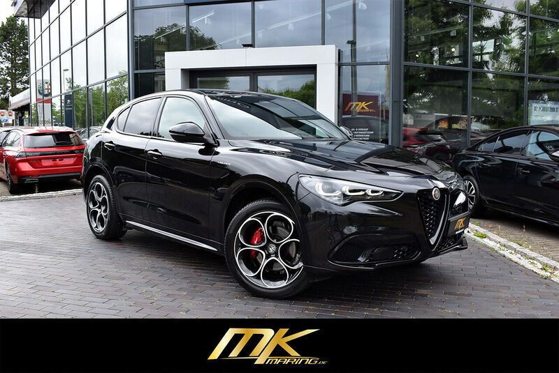 Nero vulcano, metall (metallic) Gebraucht 2024 Alfa Romeo Stelvio Veloce SUV | 42.789 € (Fairer Preis) - Bild 1/2