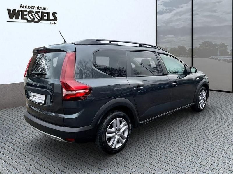 Gebraucht Dacia Jogger Comfort 101 PS (74 kW) 2022 Gold Van / Kleinbus
