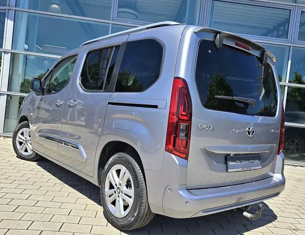 Gebraucht Toyota Proace Verso City 131 PS (96 kW) 2022 Bismutsilber metallic Kombi