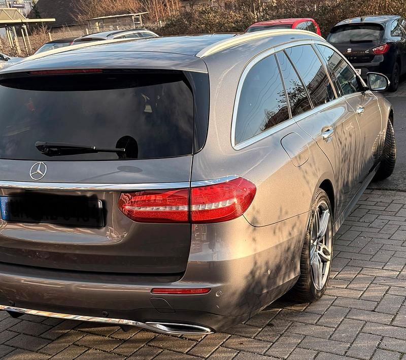 Gebraucht Mercedes E220 AMG line 194 PS (142 kW) 2017 Braun Kombi