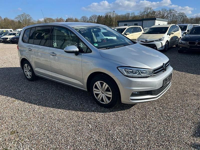 Gebraucht VW Touran 150 PS (110 kW) 2023 Silber Van / Kleinbus
