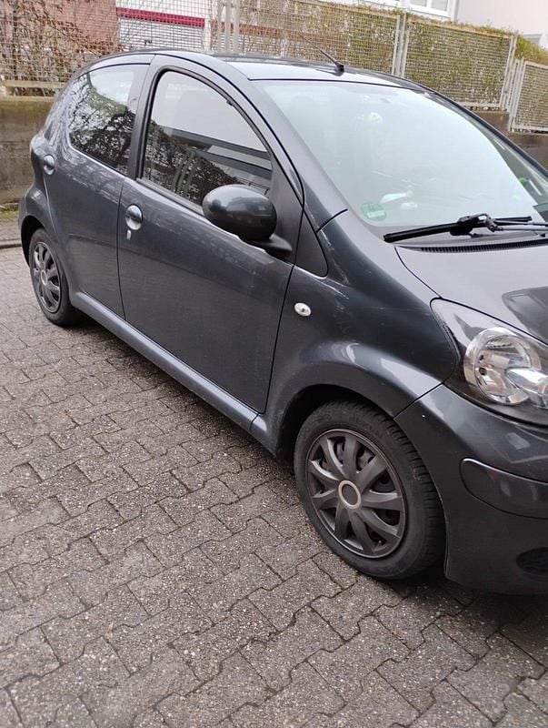 Gebraucht Toyota Aygo 68 PS (50 kW) 2009 Grau Kleinwagen