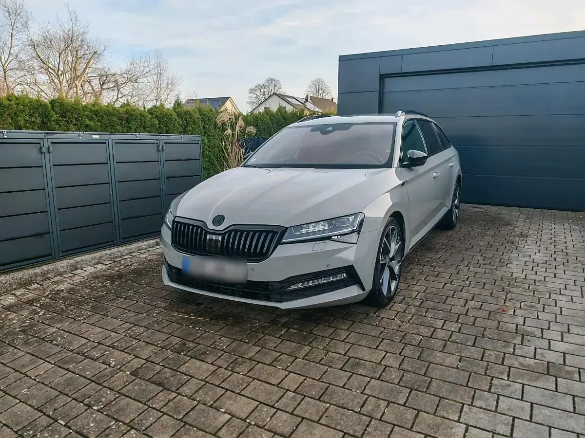 Gebraucht Skoda Superb SportLine 190 PS (139 kW) 2020 Grau Kombi
