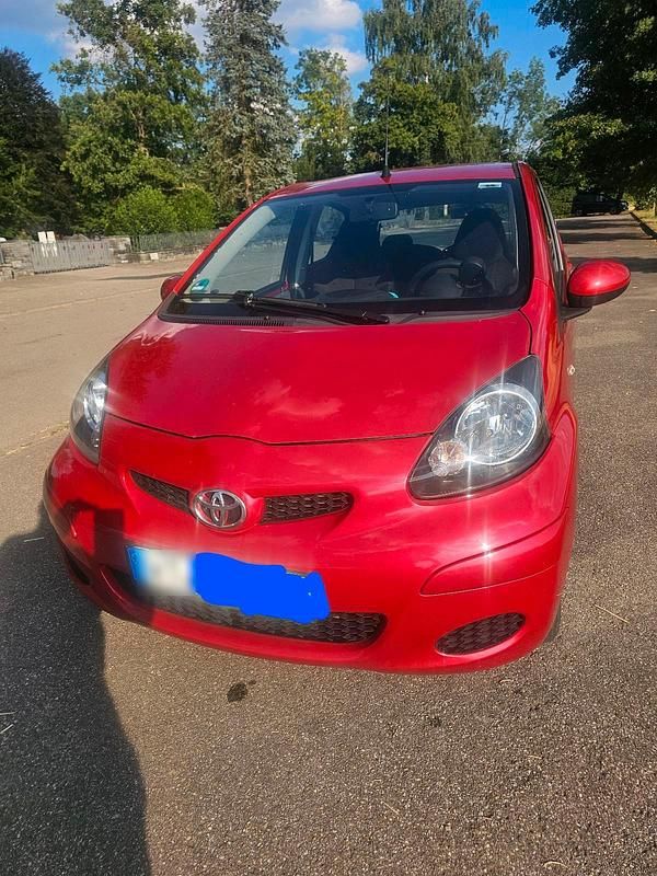 Gebraucht Toyota Aygo 65 PS (47 kW) 2010 Rot Kleinwagen