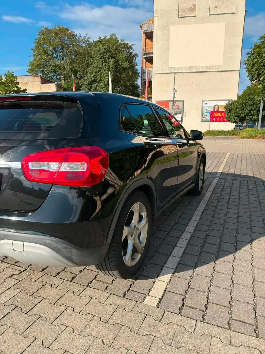 Gebraucht Mercedes GLA180 122 PS (89 kW) 2016 Schwarz SUV