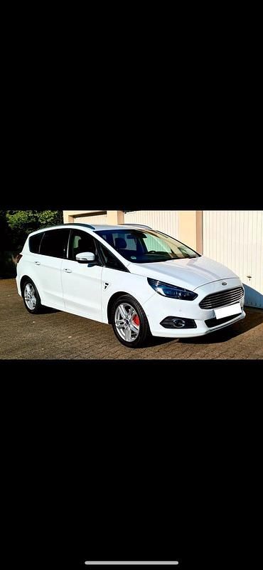 Weiß Gebraucht 2016 Ford S-MAX Business Edition Van / Kleinbus | 12.500 € (Etwas zu teuer) - Bild 1/4